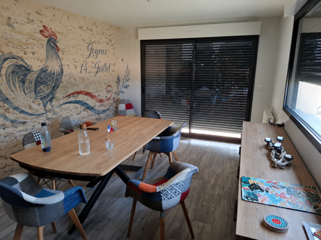 À l'occasion du 14 Juillet, toute l'équipe de CAP Éco Logis vous souhaite une excellente Fête nationale. Votre constructeur de maison à Saint-Calais vous accompagne dans tous vos projets de construction, rénovation et amélioration de l'habitat.